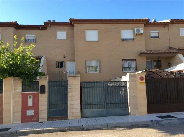 Unidad de Ejecución S-4 del Plan General de Ordenación de Linares, de Ciento Veinticinco Metros