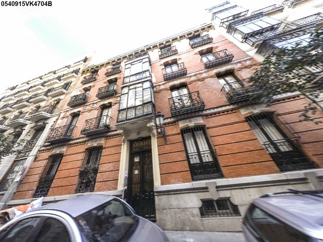 Calle Luis Vélez de Guevara, 3