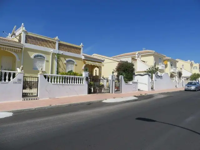 Calle Elche, 8