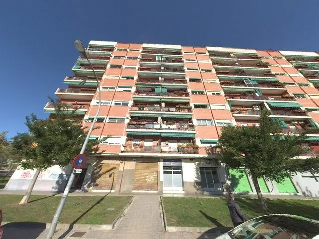 Calle Lusitania, 90, Planta Baja