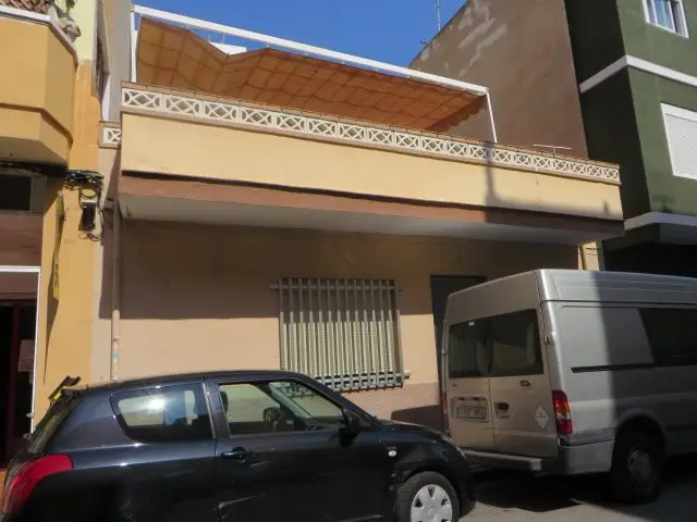 Calle Almirante Cervera, 3