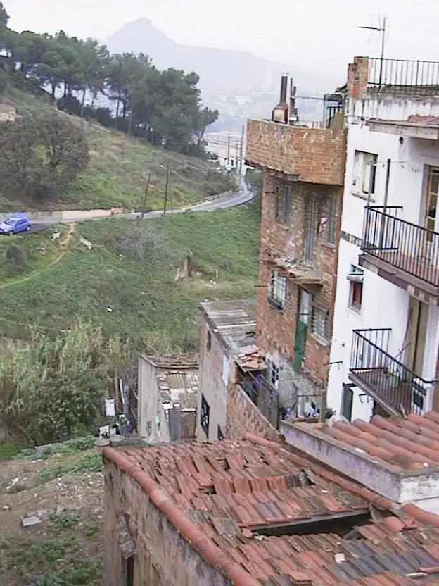 Av./Vallbona 81