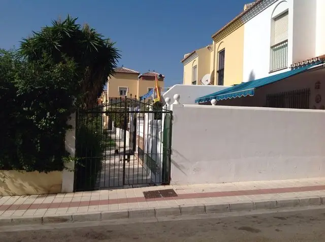 Calle Zarzal, 4, Bajo