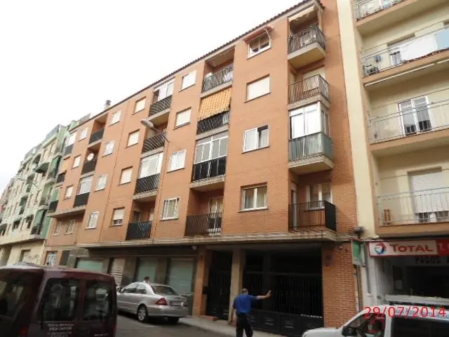 Paseo Gran Capitan 66/68, Bajo
