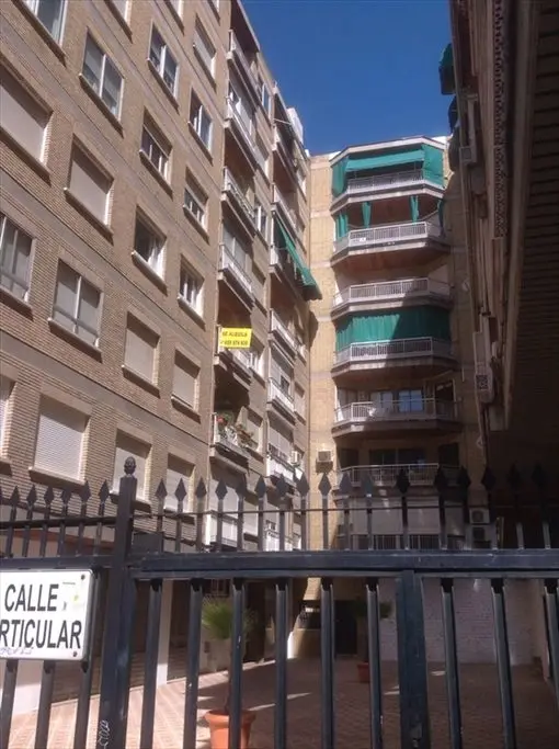 Plaza Gran Capitan, 3