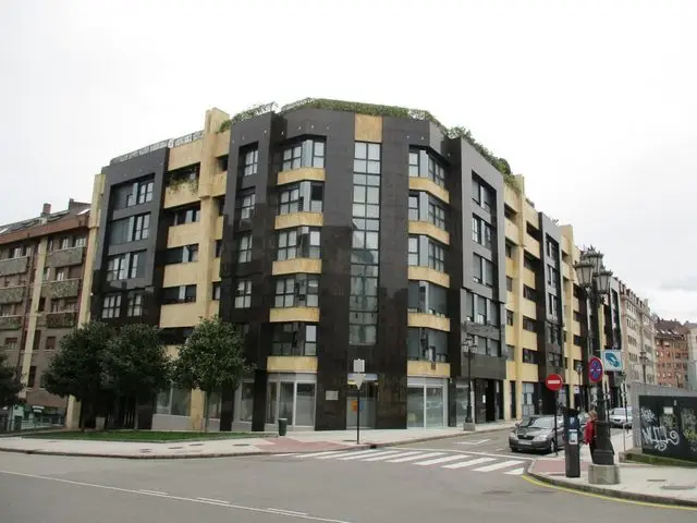 Calle Tomás Crespo, 3