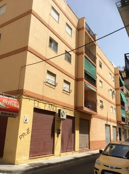 Calle Campoamor 3 1º B