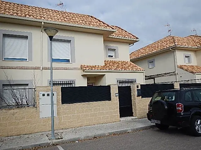 Calle Claveles, 3