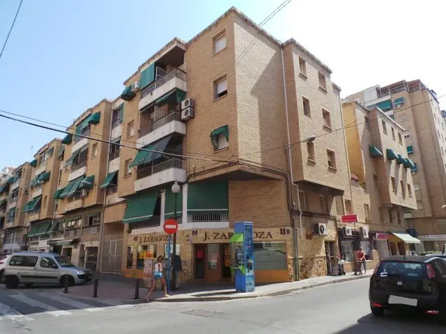 Gran Via del Conde Casas Rojas 3 Entresuelo Derecha