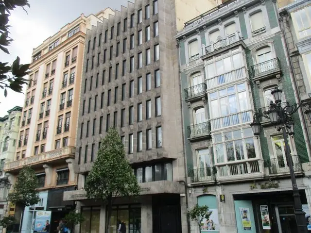 Calle Uria, 10