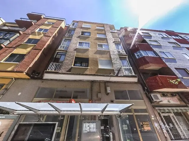 Paseo de San Vicente, 35