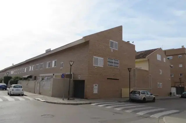 Calle Levante U, 33