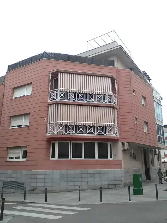Calle Antonio Gaudí, 88, Bajo