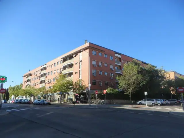 Avenida Reina Sofia 23, S/n 01
