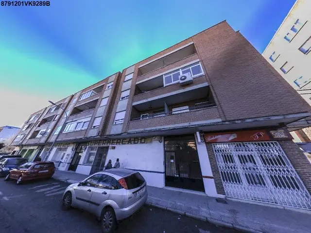 Avenida Miguel de Cervantes, 77