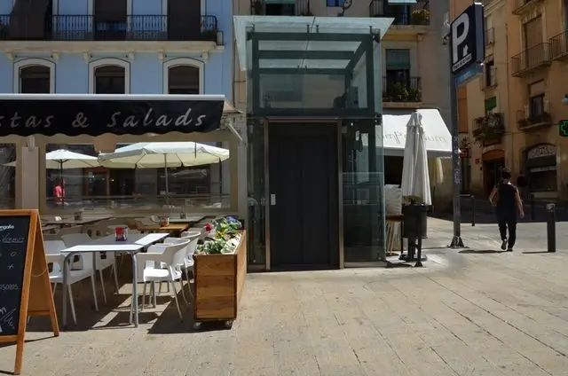 Calle Josep Maria Roqué i Tarragó, 1