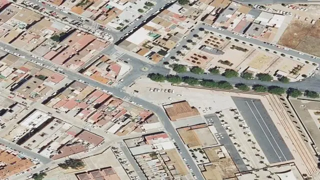 Avenida 11 de Marzo 5, Puerta