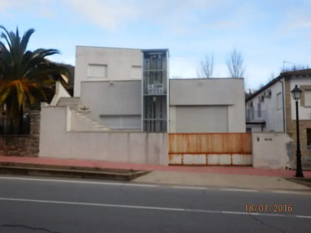 Avenida Vera, 50