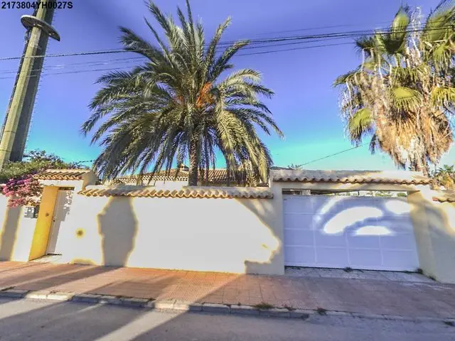 Calle Miguel de Cervantes, 29