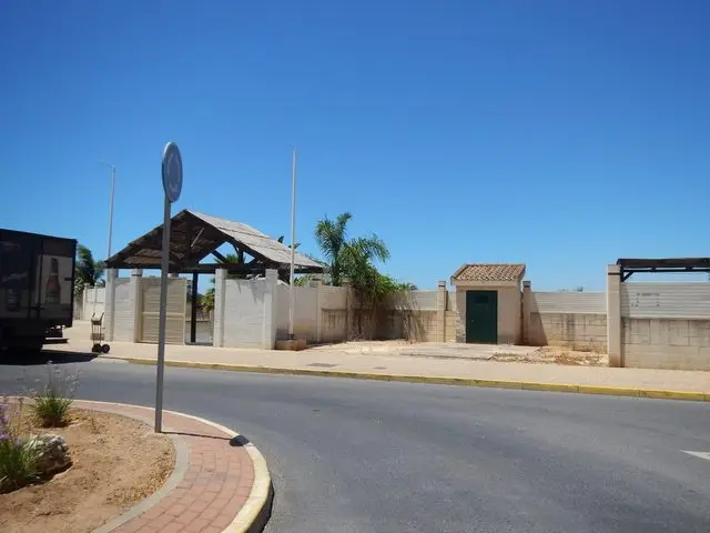 Avenida 11 de Marzo 5, Puerta 26