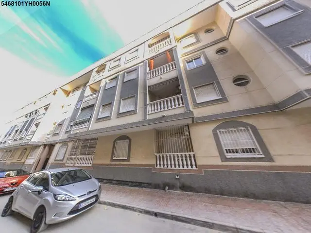 Calle Finlandia, 22, Bajo