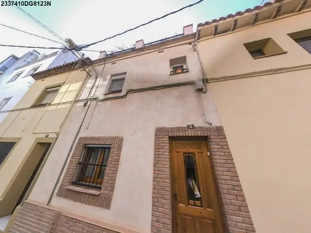 Calle Empordà, 11, Casa