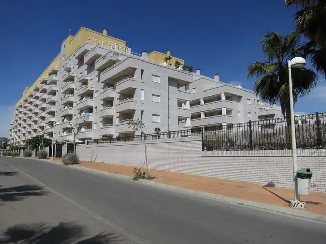 Avenida Central, 8, Puerta 244