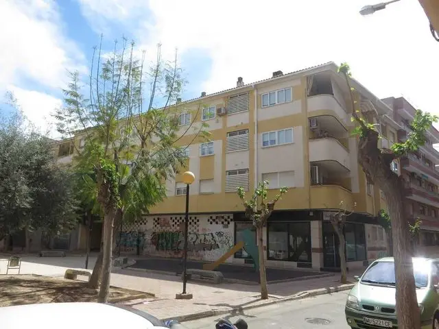 Plaza Gabriel Celaya, 1