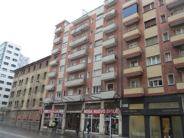 Avenida Castilla, 19, Entresuelo