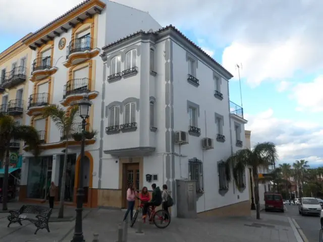 Del Tejar, 19 Bajo a Edificio Rorro II