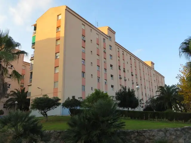 Avenida Luis More del Castillo, 27a