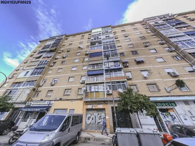 Avenida Antonio Gaudi, 22, Planta 5, Puerta 4