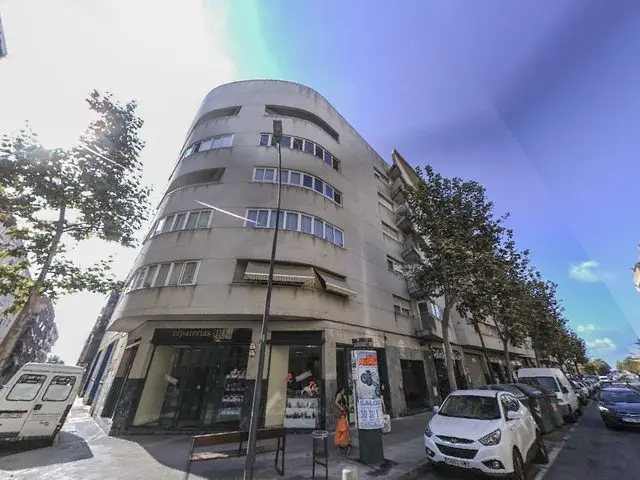 Avenida Pere el Ceremoniòs 84 Esc. 1 2-2