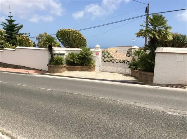 Avenida Juan Luis Peralta, 71