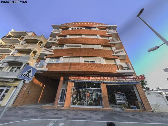 Avenida Papa Luna, Planta 1