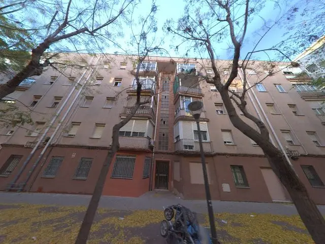 Calle Campoamor, 82