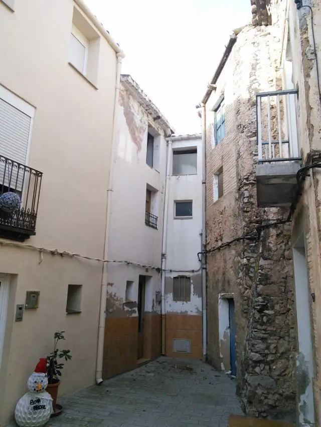 Calle Baix de 33