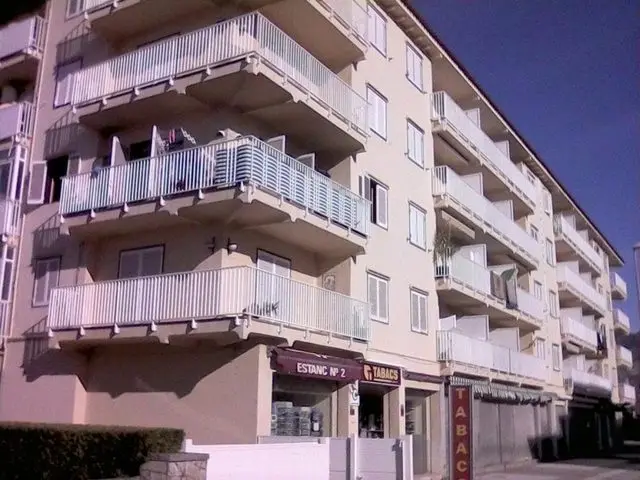 Avenida Grecia, 27