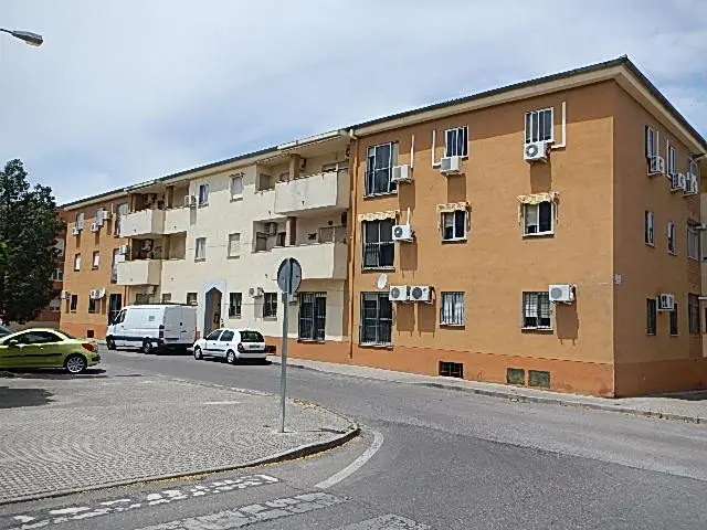 Calle Julián Perate, 16