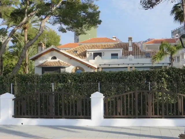 Calle Conde de Bau, 37