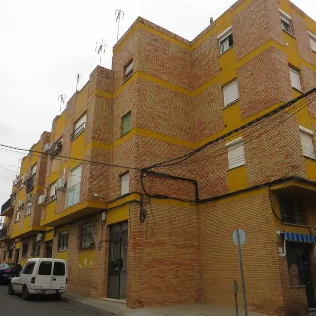 Calle Hermanos Peralta, Bj 1