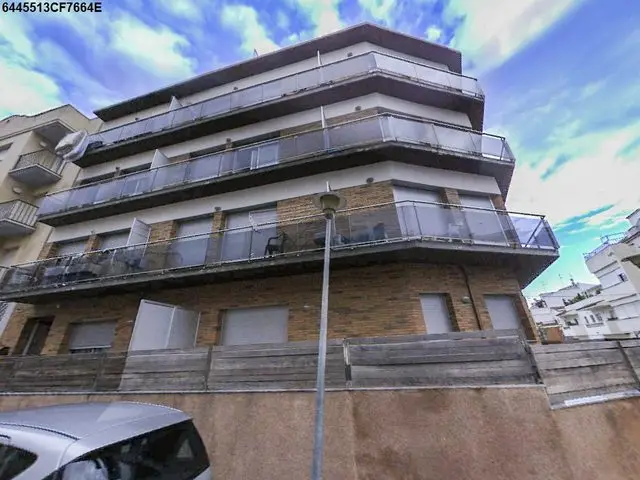 Calle Montsia, 19-21