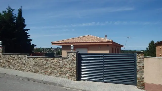 Calle Berga, Parcela 2027