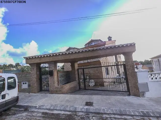 Plaza de la Renaixença, 7 (Urb. Oasis Park)
