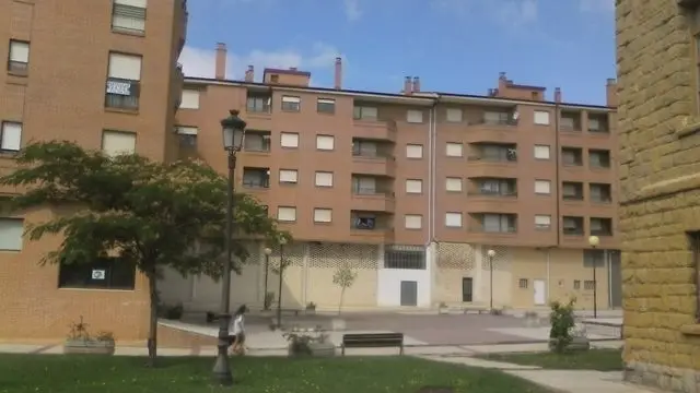 Con Frente a la Calle Castilla, Travesía a Plaza Castañares y Carretera n-232, S/n