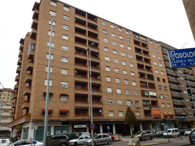 Avenida Juan Carlos i, 8