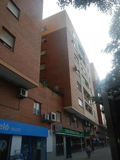 Avenida Sinforiano Madroñero, 14