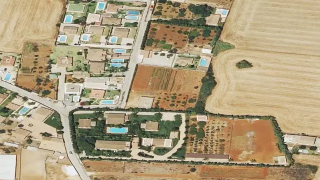 Finca Rústica Con 2 Naves Industriales