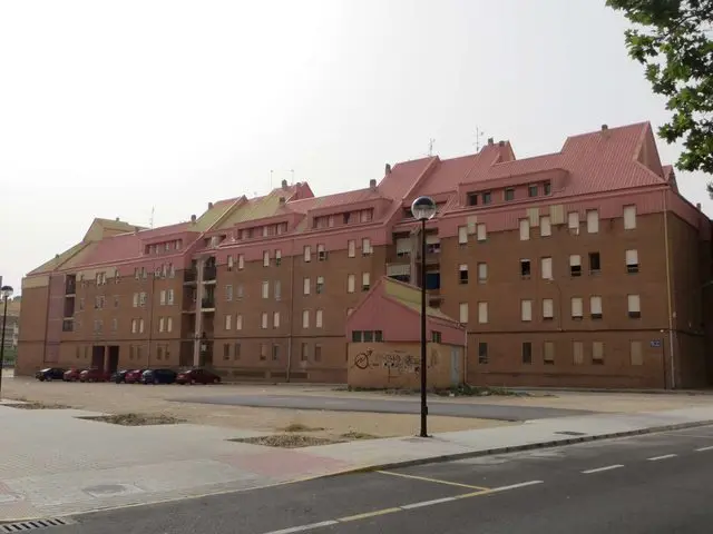 Plaza Luis Buñuel, 6, Bj Dr
