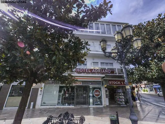 Avenida Manantiales, 3